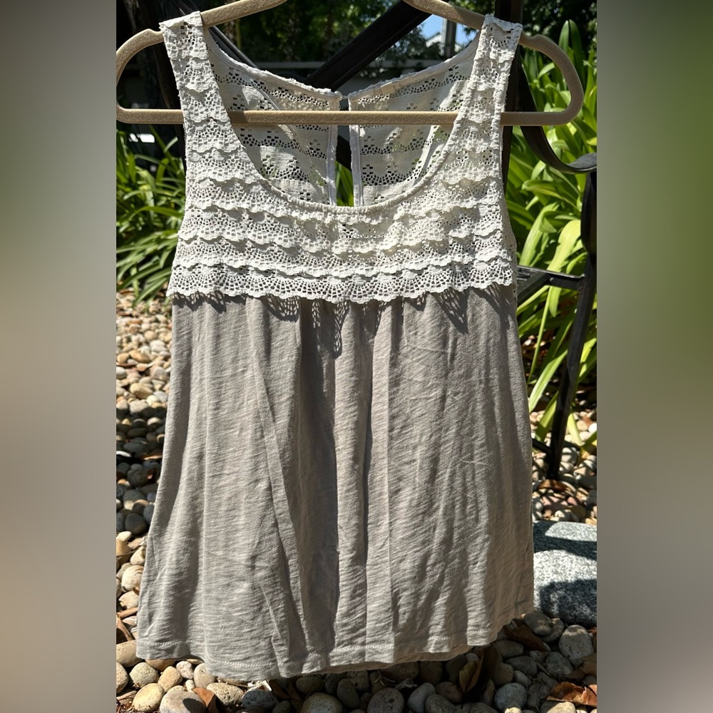 Small/medium sleeveless top grey and white soft cotton blouse